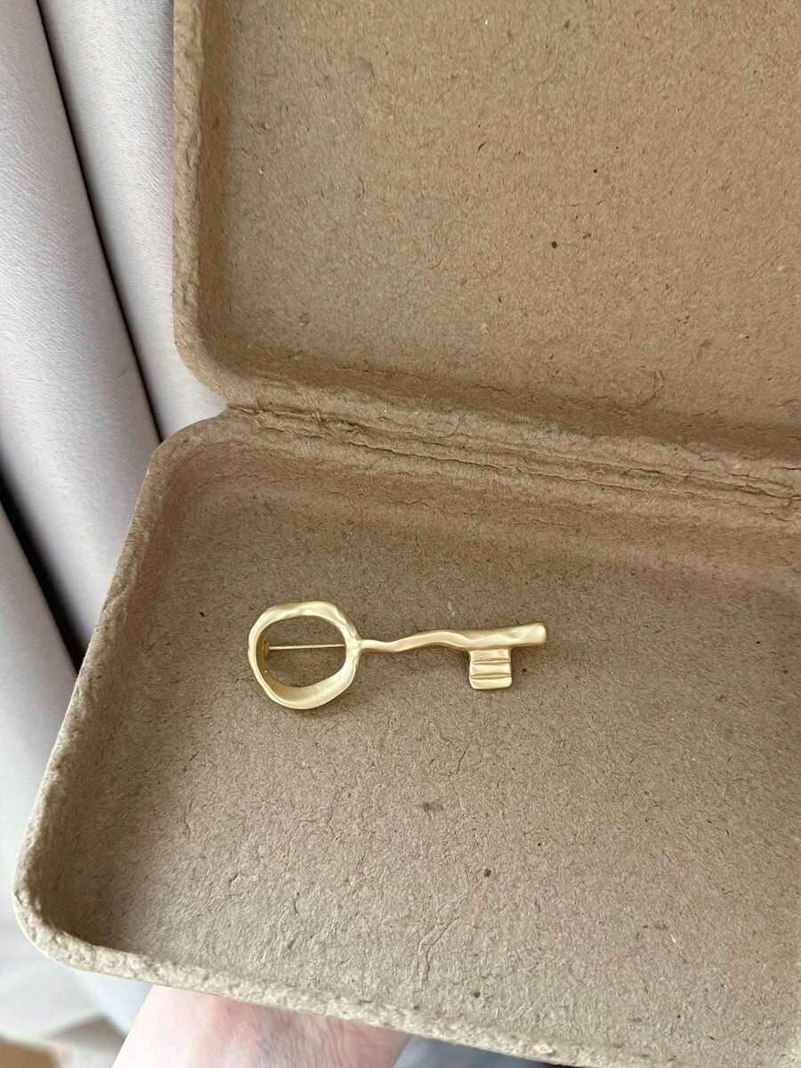 Abstract Key Brooch For Women  - Women Luxury Formal Wear ulasan dan harga